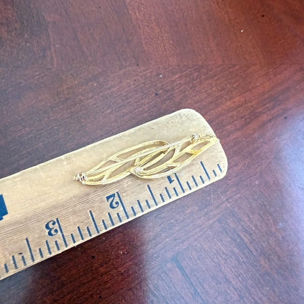 Vintage Gold Tone brooch